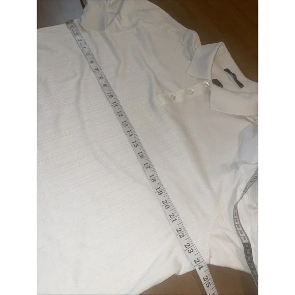 Tiger Woods Polo Shirt Men XL Ivory Metal Logo Golf - Picture 3 of 6